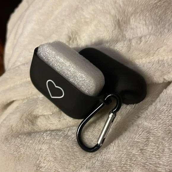*NWT* AirPods case - Picture 5 of 6
